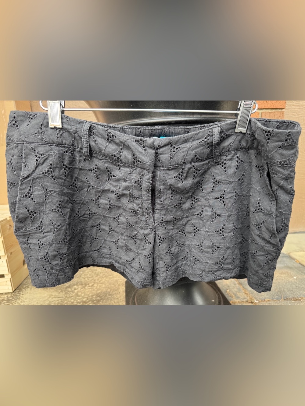 Kensie Black Eyelet Shorts size Large